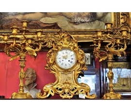 Каминные часы и пара канделябров в стиле барокко, XIX век. № 1864 Бронь