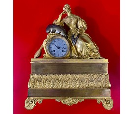 Часы каминные "Мечтающая девушка". Франция, 19 век. Бронза, золочение. Высота 47 см. № 2877