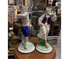 Фото: Лявон и Лявониха. Минский фарфоро-фаянсовый завод. МФФЗ (1952-1957) Автор А.Глебов и С. Селиханов. Высота 34,5 см. № 2373 - Артикул №2373