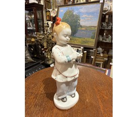 "Первый счёт", ЛФЗ. 1950-1954 г.г. Автор Г. Столбова. Высота 20,3 см. № 3865