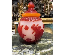 Ваза. Пекинское двухслойное стекло. Китай начало 20 века. № 3602