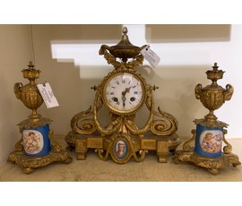 Часы каминные с двумя вазами. Бронза, золочение, фарфор Севр, живопись.Франция 19 век. № 2872