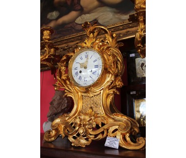 Каминные часы и пара канделябров в стиле барокко, XIX век. № 1864 (артикул №1864) - фото №3