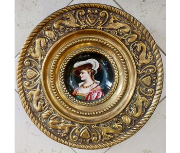 Пара декоративных фарфоровых тарелок в латунных рамах (диаметр 30 см по раме). Западная Европа, к. XIX - н. XX вв. (артикул №1798) - фото №3
