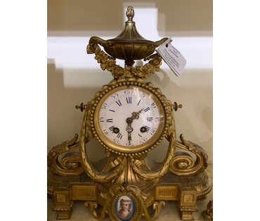 Часы каминные с двумя вазами. Бронза, золочение, фарфор Севр, живопись.Франция 19 век. № 2872 (артикул №2872) - фото №2