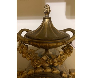 Часы каминные с двумя вазами. Бронза, золочение, фарфор Севр, живопись.Франция 19 век. № 2872 (артикул №2872) - фото №5