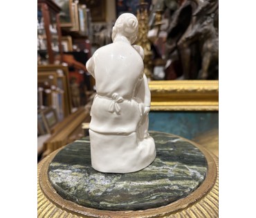 Статуэтка "Культурная революция в Китае" Костяной фарфор. Китай. 1960 г. Высота 17,5 см. № 3585 (артикул №3585) - фото №2